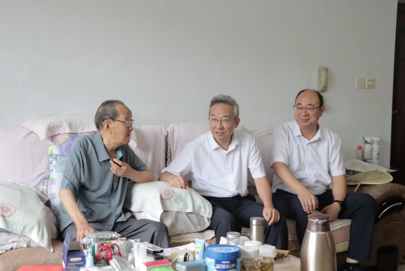 慰问传党情 关怀暖人心—交投集团开展“七一”走访慰问老党员活动